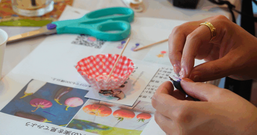 【ワークショップ実施報告】2025年8月3日（日）こびとの農園×Milk＆Puzzle「夏野菜のストラップを作ろう！」　作業風景