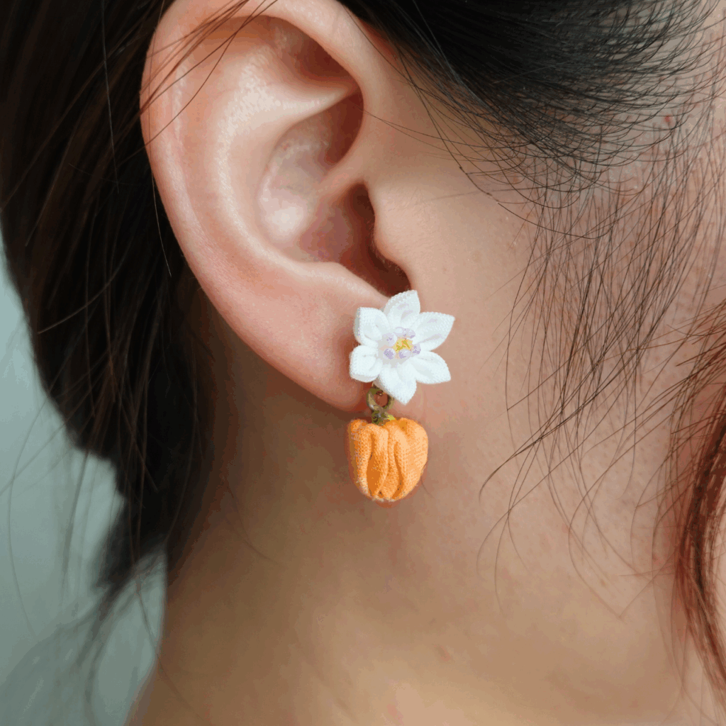 つまみ細工「パプリカのピアス・イヤリング」について~にしみのおやさいクレヨン×こびとの農園~着画写真