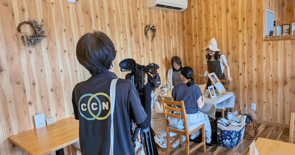 【ワークショップ実施報告】2025年9月15日（月・祝）こびとの農園×Cafe Licorice (カフェ リコリス)「ハロウィンフレーム」CCN取材風景