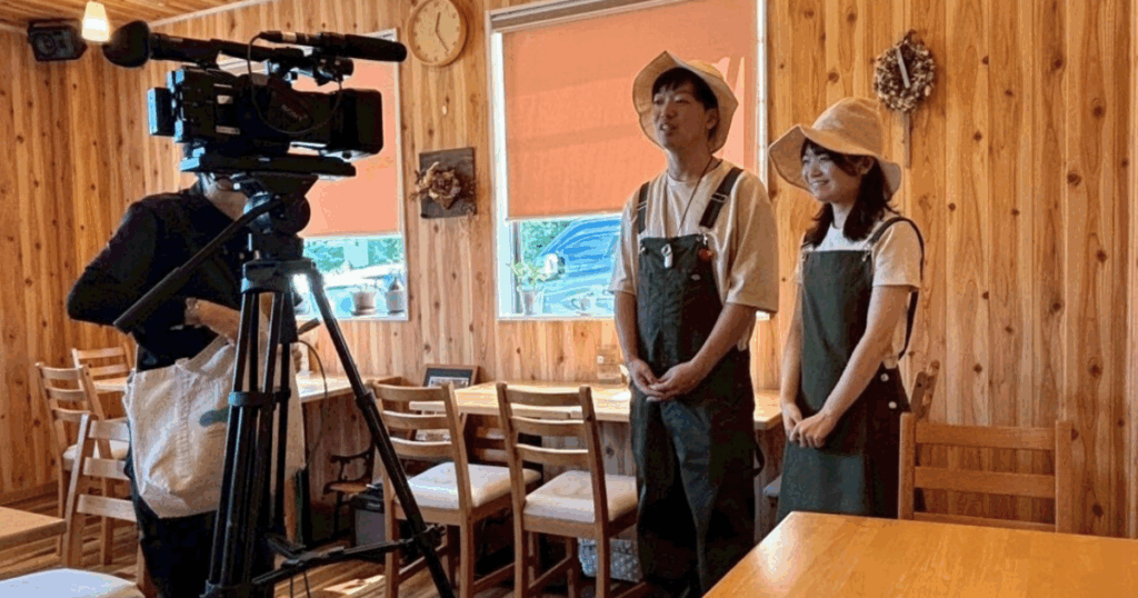 【ワークショップ実施報告】2025年9月15日（月・祝）こびとの農園×Cafe Licorice (カフェ リコリス)「ハロウィンフレーム」取材中のこびとの農園