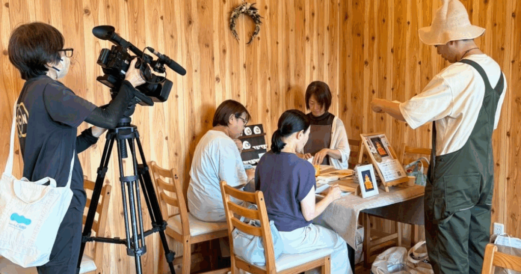 【ワークショップ実施報告】2025年9月15日（月・祝）こびとの農園×Cafe Licorice (カフェ リコリス)「ハロウィンフレーム」食育ミニ講座風景