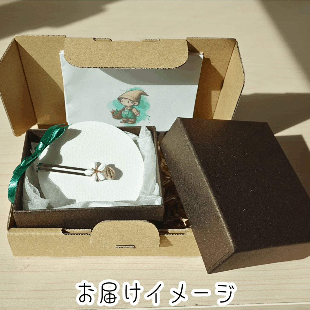 つまみ細工「コーヒーのネクタイピン」~にしみのおやさいクレヨン~お届けイメージ