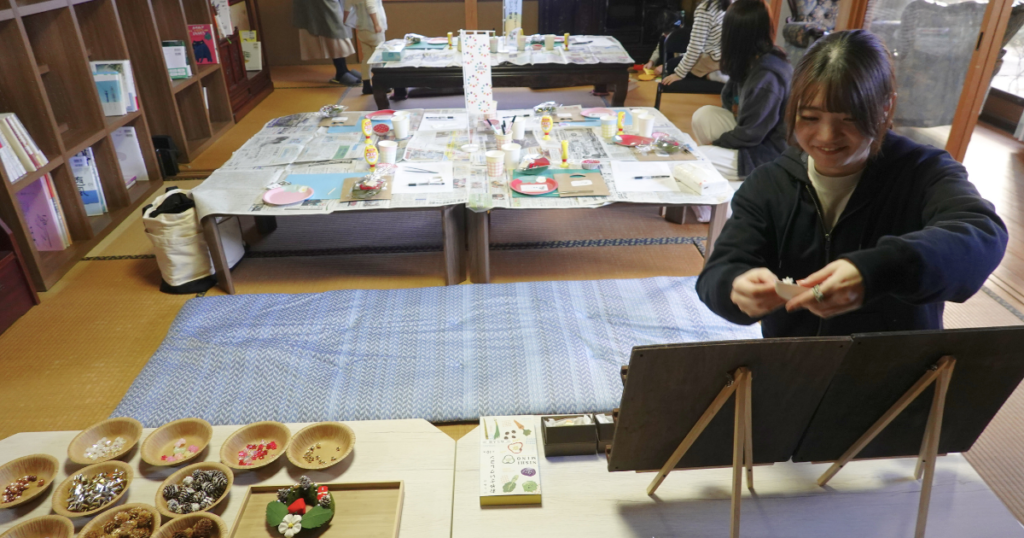 【ワークショップ実施報告】2025年11月23日（日）こびとの農園×PlusOneSchool「イチゴの小さなクリスマスリース」風景