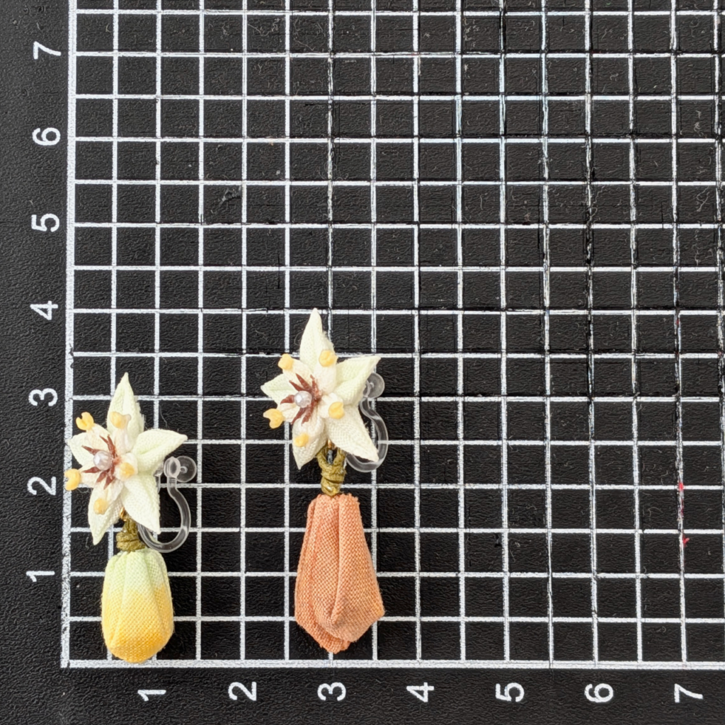 つまみ細工「カカオのピアス・イヤリング」サイズ確認