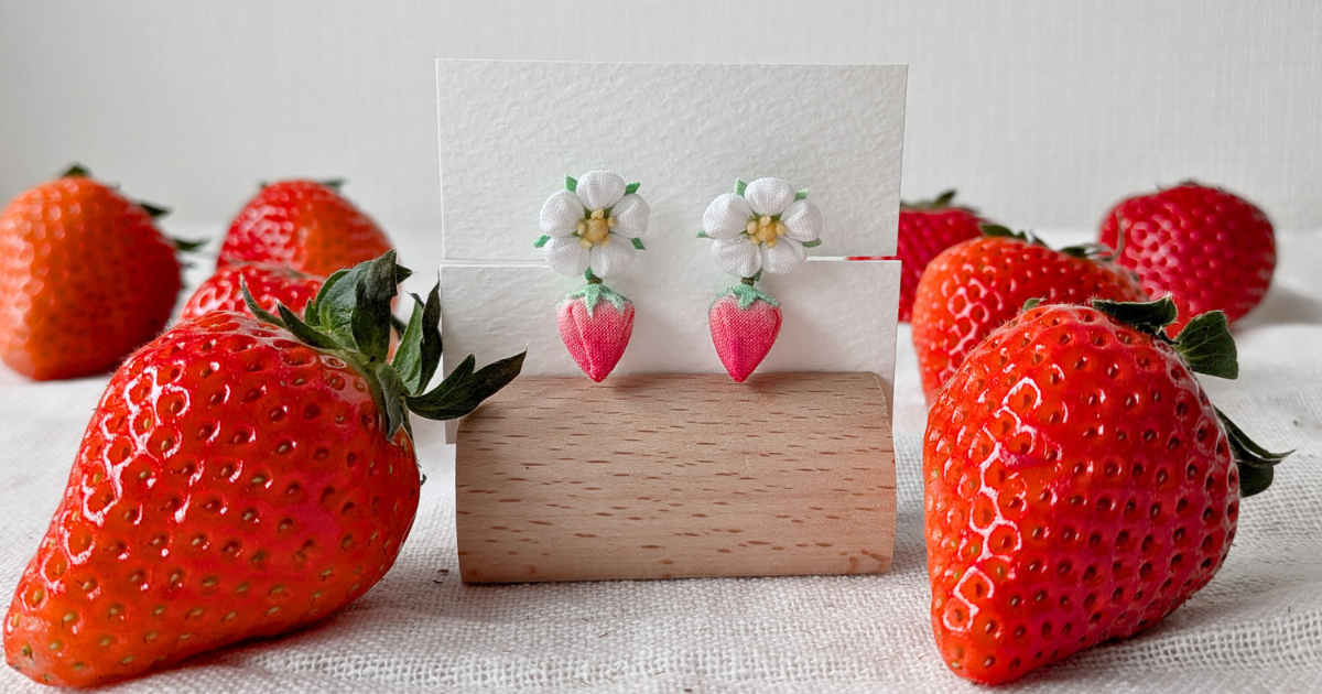 つまみ細工「イチゴ（美濃娘）のピアス・イヤリング」アイキャッチ