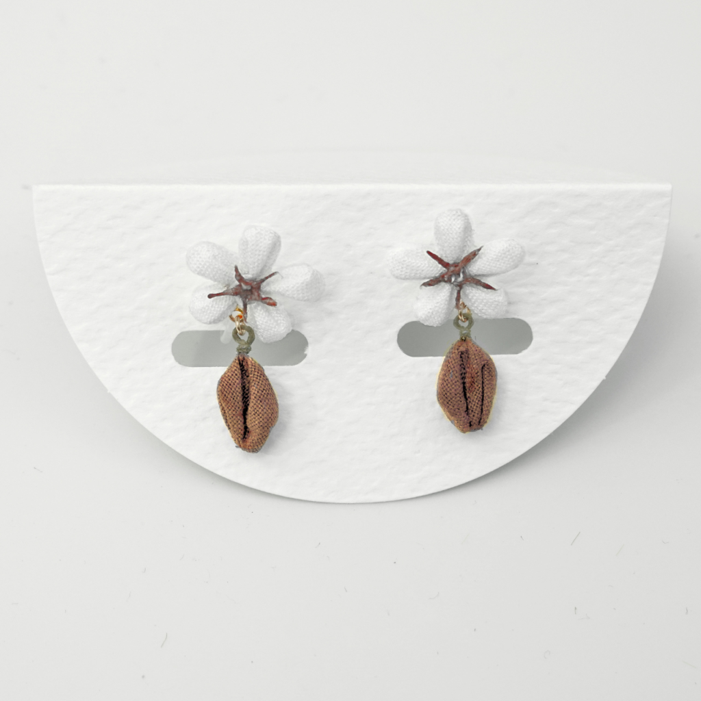 つまみ細工「コーヒーのピアス・イヤリング」