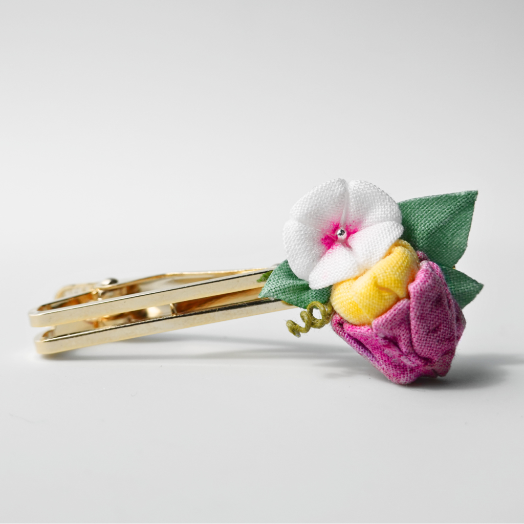 つまみ細工「サツマイモ（紅はるか）のネクタイピン」