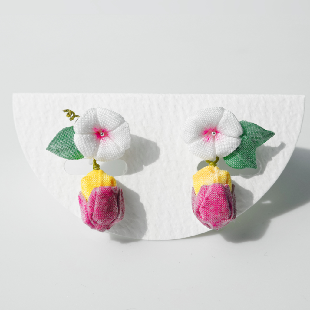 つまみ細工「サツマイモ（紅はるか）のピアス・イヤリング」