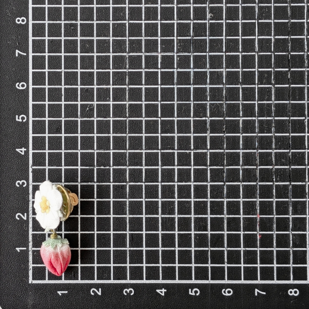 つまみ細工「イチゴ（美濃娘）のピンバッジ」サイズ確認