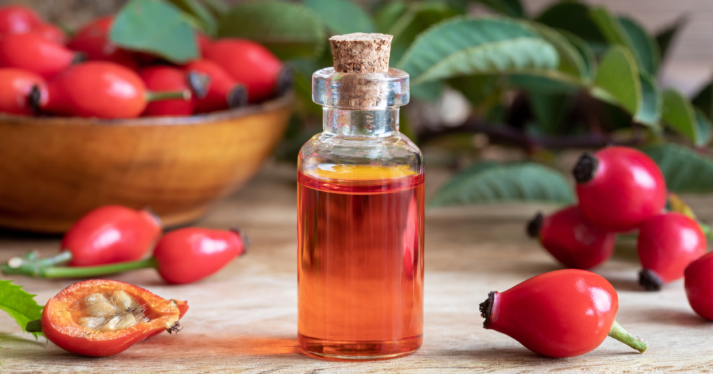 ローズヒップと精油「ローズオイル（Rose oil）」液体「ローズウォーター（rose water）」