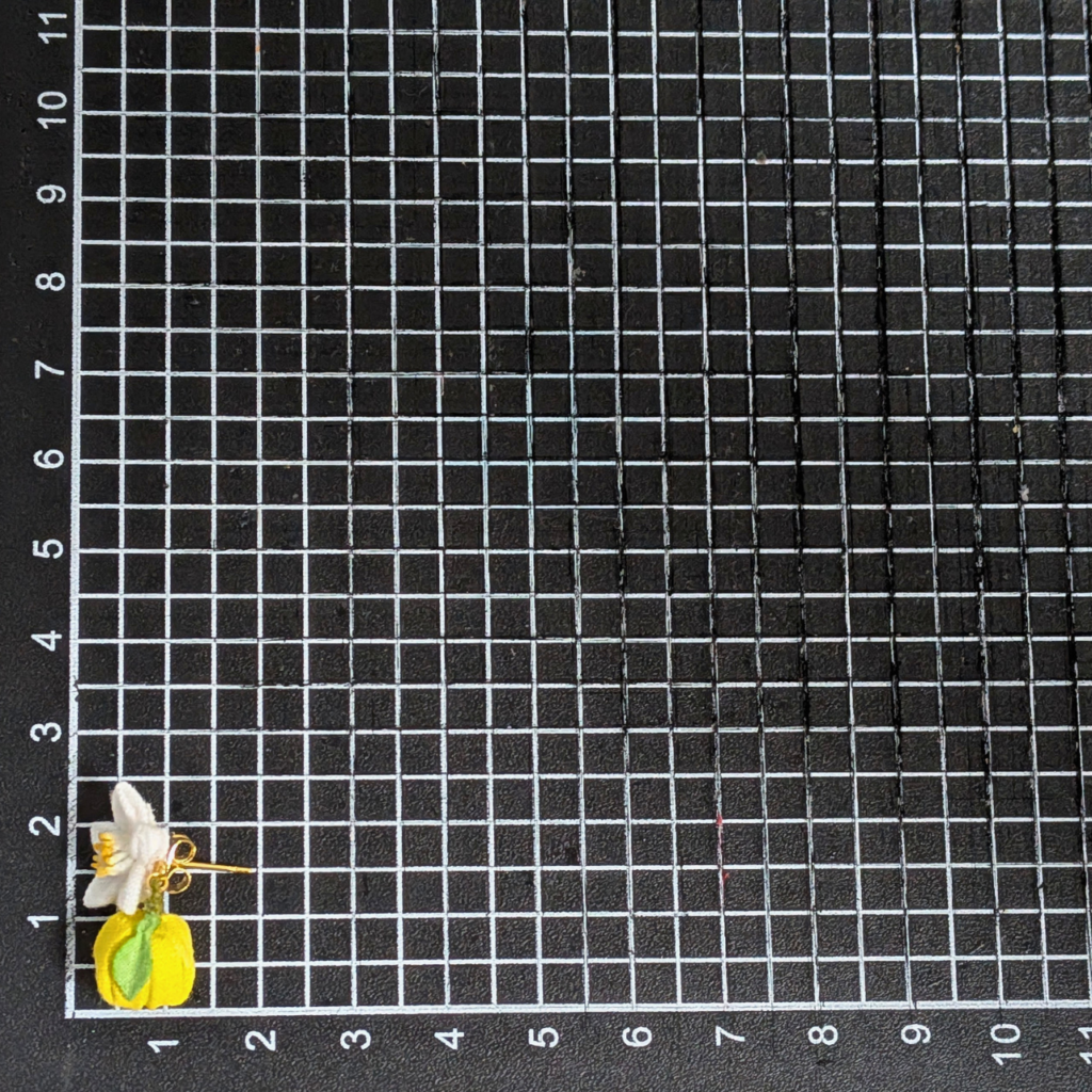 つまみ細工「上之保ゆずのピアス・イヤリング」サイズ確認