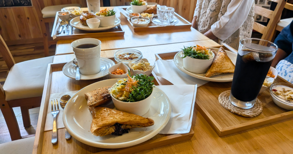 【ワークショップ実施報告】2026年6月4日（木）こびとの農園×Cafe Licorice (カフェ リコリス)「お茶のブックマーカー・ヨモギのブックカバー」ワークショップ後のブランチ