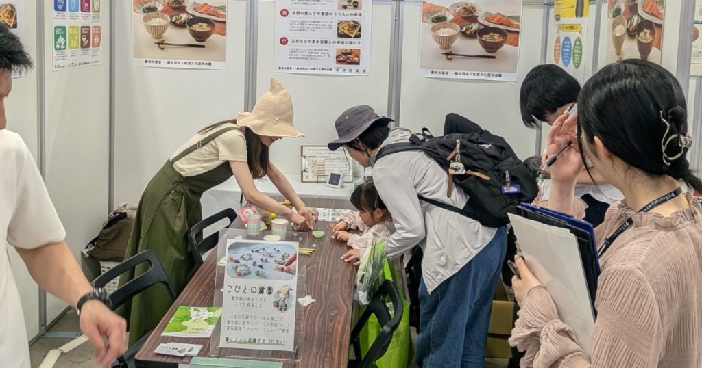 【ワークショップ実施報告】2026年6月6日（土）第21回食育推進全国大会inとちぎ「農林水産省 食文化室 楽し味プロジェクト」カンピョウ（ユウガオ）の花のキーホルダーをつまみ細工で作ろう！ (ワークショップの実施風景)