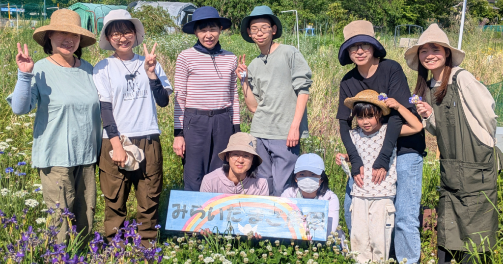 【ワークショップ実施報告】公益財団法人キユーピーみらいたまご財団助成事業プログラムA「食育活動助成」　循環型食育講座「つくって、たべて、また土へ。いのちのひみつを体験しよう」　B日程2026年5月10日・7月5日（前半集合写真）