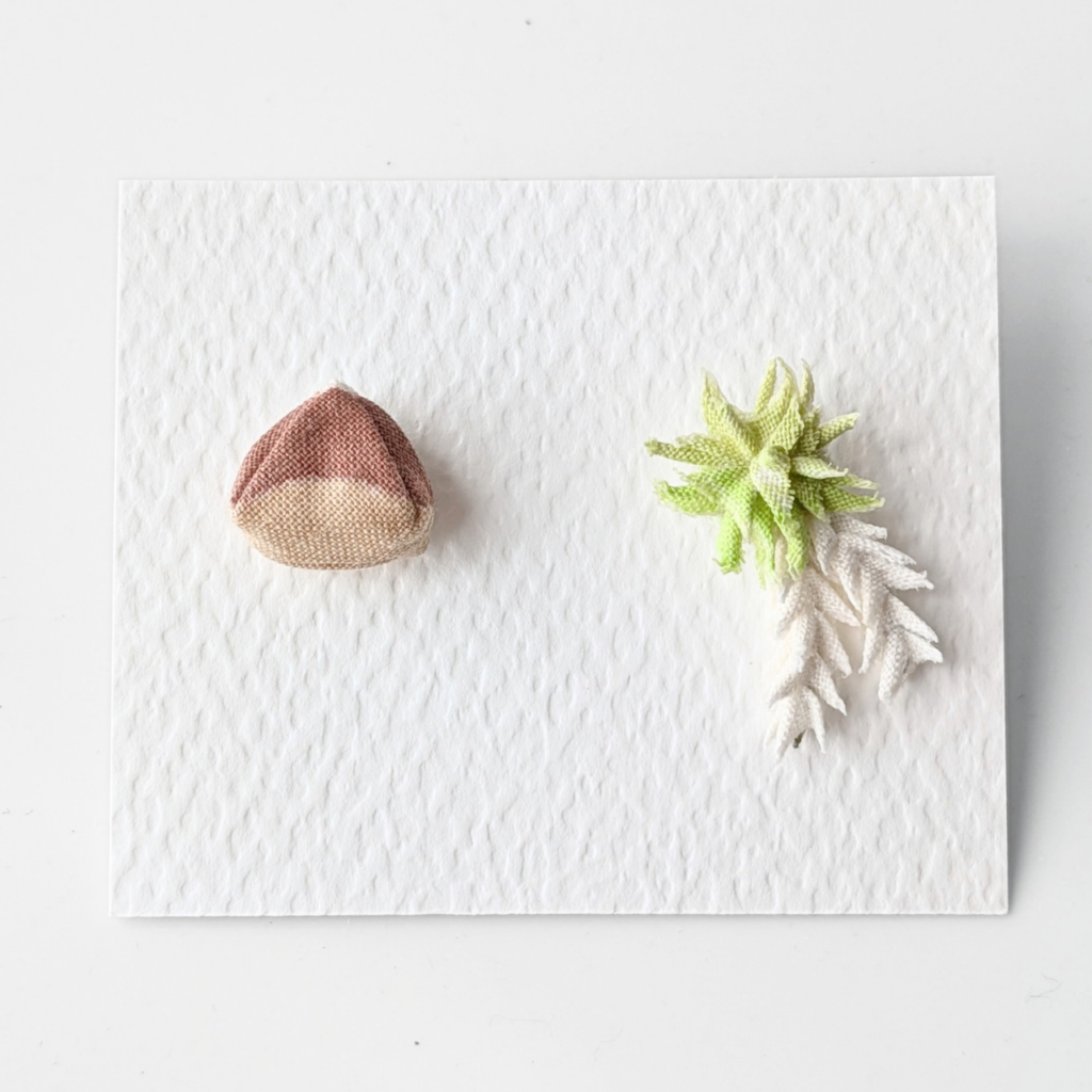 つまみ細工「クリ（丹沢）のピアス・イヤリング」
